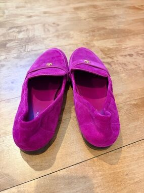 🆕 Tory Burch Fuchsia Suede Women's Loafers - Elegant Slip-On Flats
